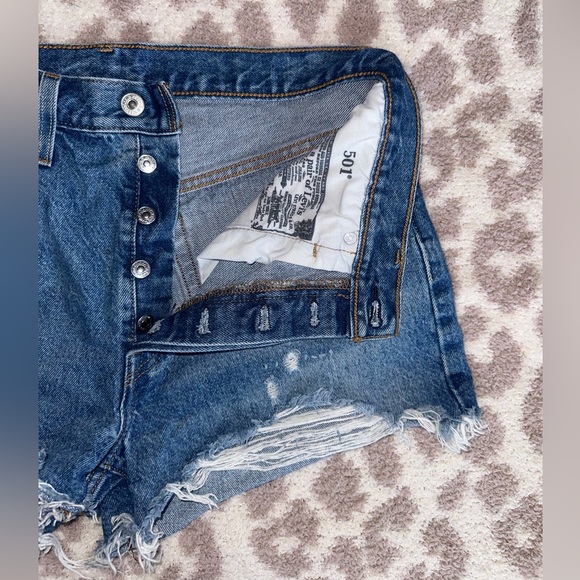 Levi’s 501 Shorts - Picture 2 of 5